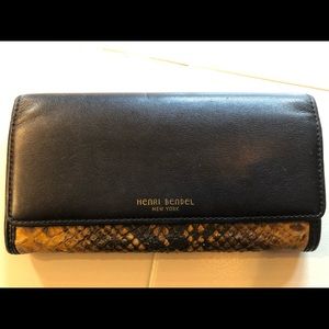 Textured wallet